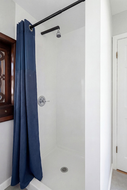 Bathroom refreshed with modern virtual design