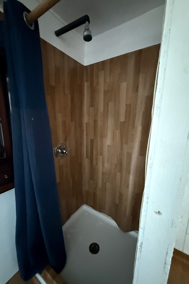 Bathroom before makeover